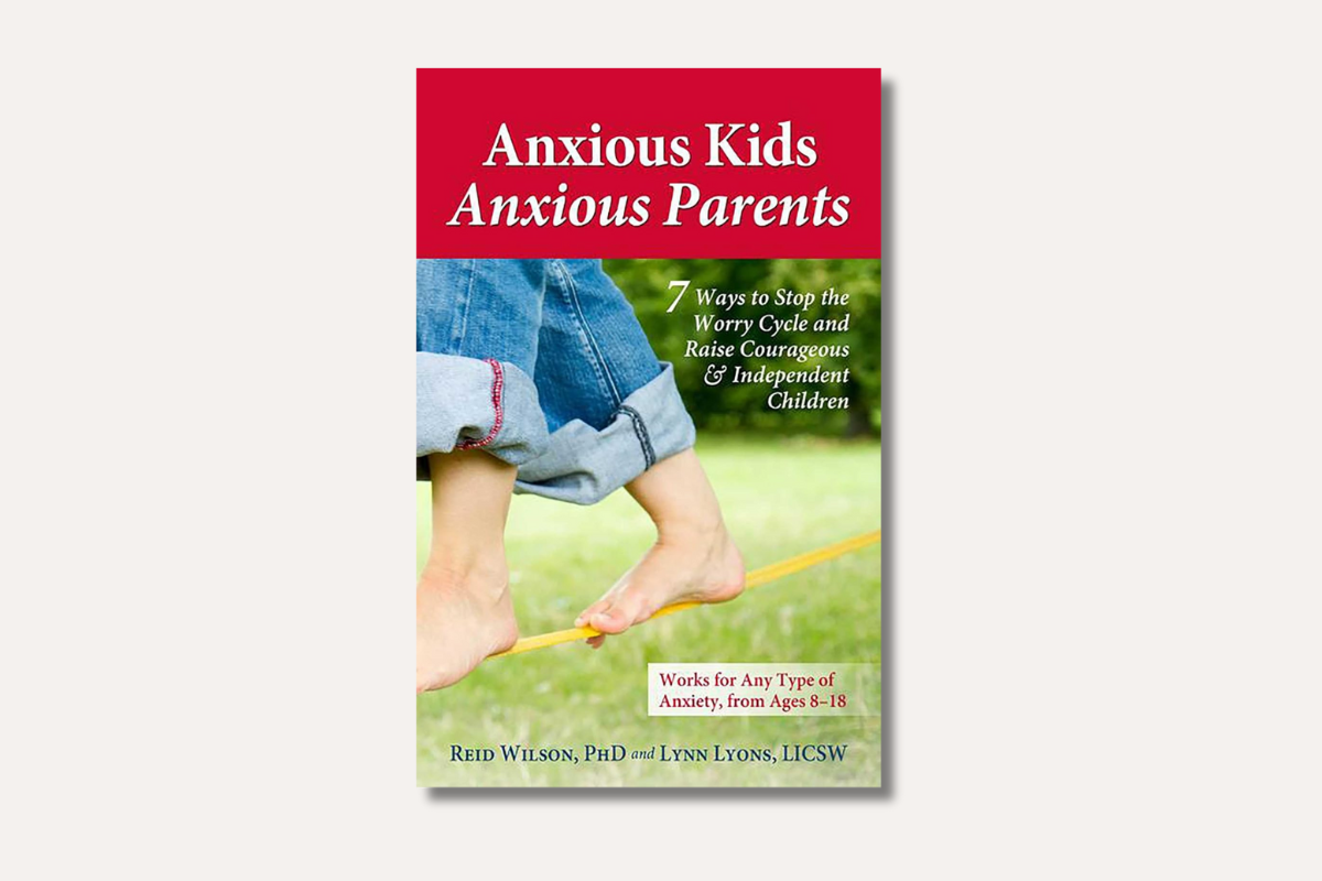 Book cover of "Anxious Kids, Anxious Parents" by Reid Wilson and Lynn Lyons, featuring a child balancing on a tightrope in the grass.