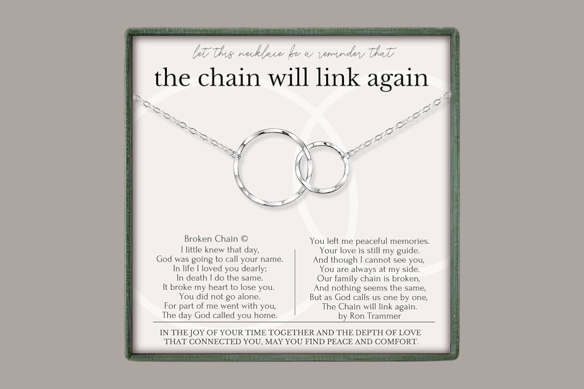 Silver interlocking circles necklace symbolizing eternal love — a memorial jewelry gift for a grieving mom